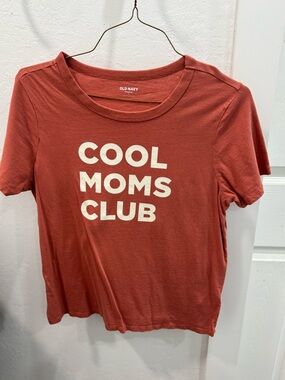 Old Navy Rust/Orange Cool Moms Club' Graphic Tee